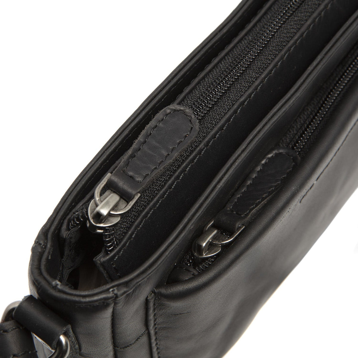 
Solid Antique Brass Hardware & Heavy-Duty Dual Zipper Detail on Southampton Δερμάτινη τσάντα χιαστί