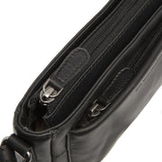 
Solid Antique Brass Hardware & Heavy-Duty Dual Zipper Detail on Southampton Δερμάτινη τσάντα χιαστί