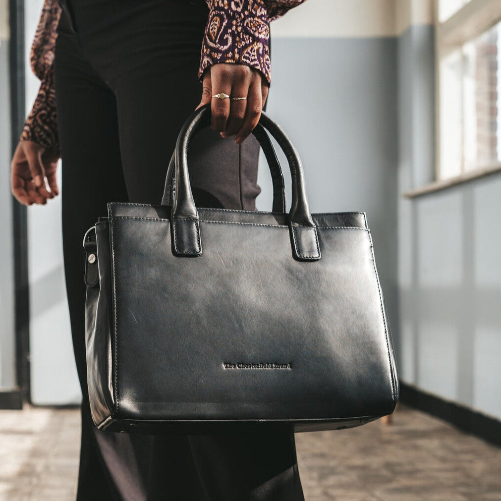 Classic 100% Full-Grain leather Goods - Πίσω όψη με εφαρμογή στους ώμους & καθαρό στρίφωμα