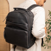 
Classic 100% Full-Grain leather Backpack - Πίσω όψη με ενισχυμένους δερμάτινους ιμάντες