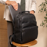 
Austin Δερμάτινο σακίδιο για laptop - Δομημένο πλαϊνό προφίλ με βάθος και χωρητικότητα