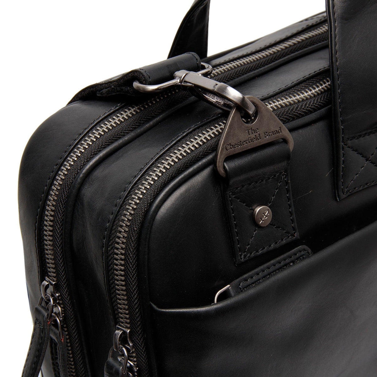 
Solid Antique Brass Hardware & Heavy-Duty Dual Zipper Detail on Iseo Δερμάτινη τσάντα laptop