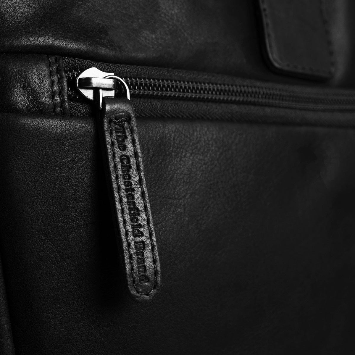 Εσωτερική επένδυση Showing Dedicated Padded Laptop Sleeve & Multi-Compartment Organization