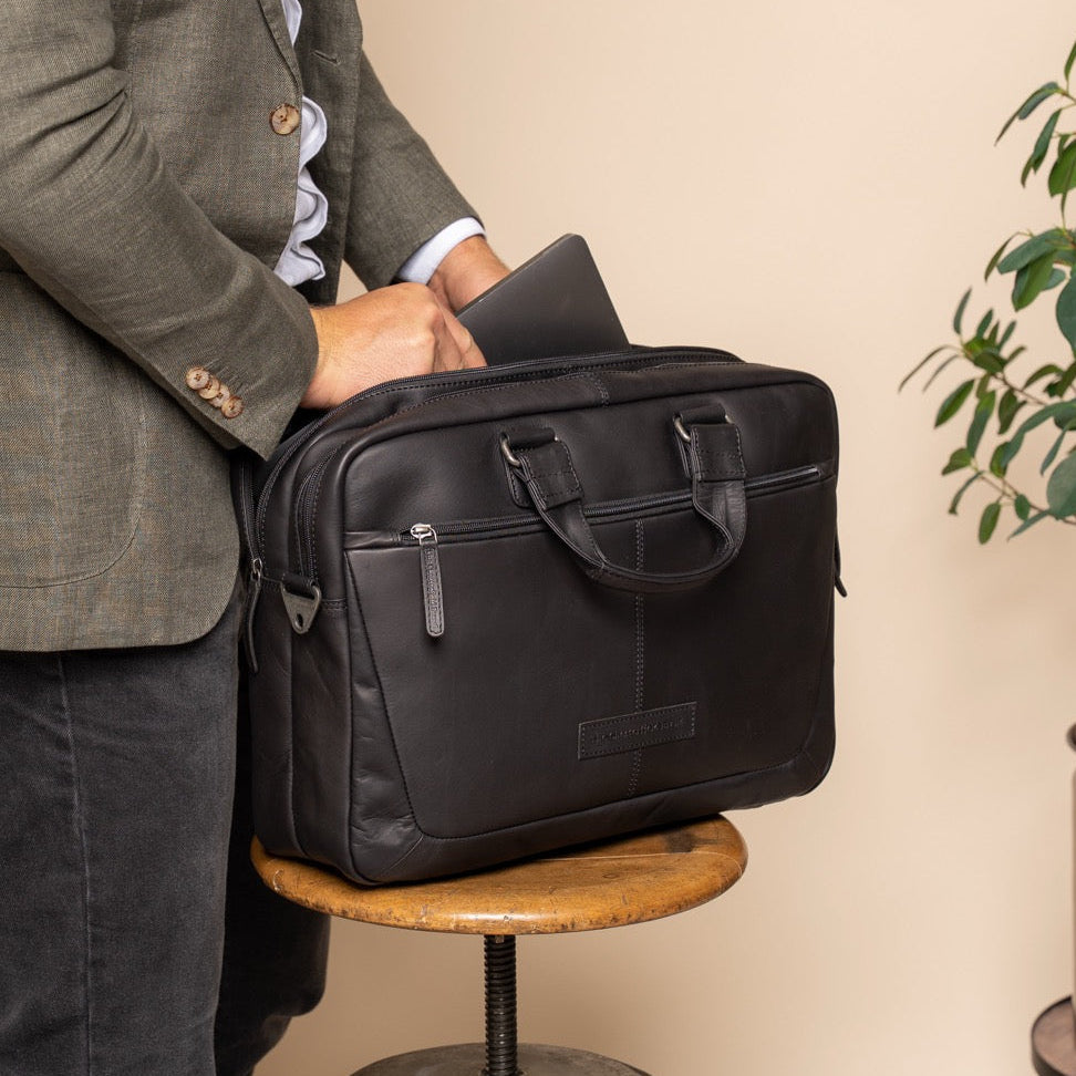 Seth Full-Grain Leather Laptop Bag - Δομημένο πλαϊνό προφίλ με βάθος και χωρητικότητα