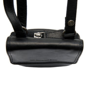 
Κοντινό πλάνο λεπτομέρειας of Classic Collar & Heavy-Duty Zipper Hardware on Langley Γνήσιο δέρμα full grain Phone Bag