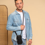 
Valdes Γνήσιο δέρμα full grain Phone Bag - Πλαϊνή όψη που αναδεικνύει το κόψιμο των μανικιών
