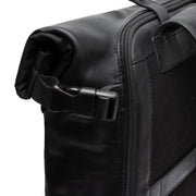 
Solid Antique Brass Hardware & Heavy-Duty Dual Zipper Detail on Bornholm Γνήσιο δέρμα full grain Roll-top Backpack