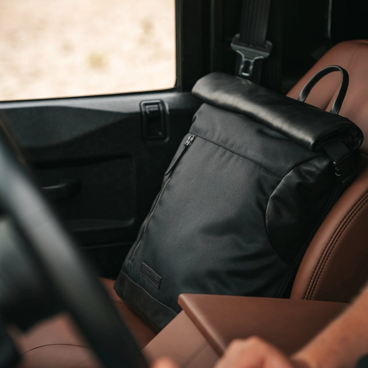 
Classic 100% Full-Grain leather Backpack - Πίσω όψη με ενισχυμένους δερμάτινους ιμάντες