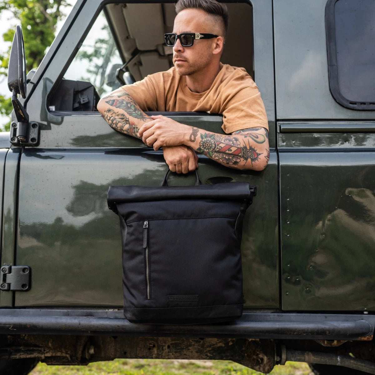 
Bornholm Γνήσιο δέρμα full grain Roll-top Backpack - Δομημένο πλαϊνό προφίλ με βάθος και χωρητικότητα