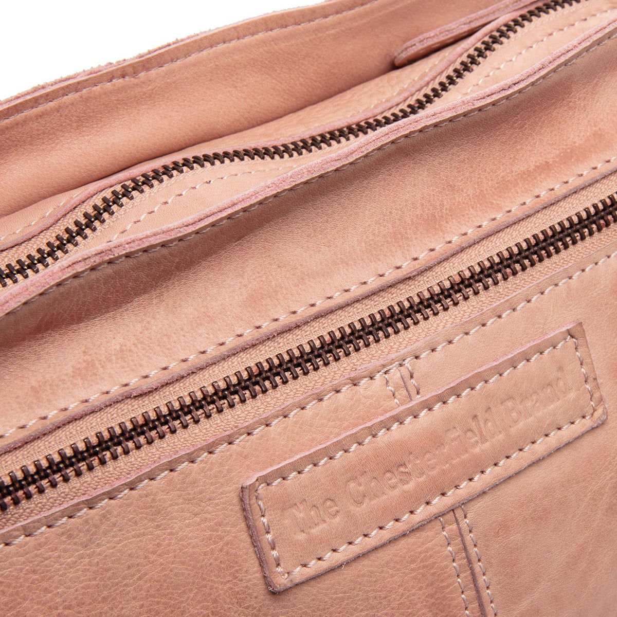 
Εσωτερική επένδυση Showing Dedicated Padded Laptop Sleeve & Multi-Compartment Organization