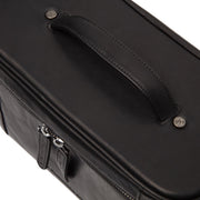 
Κοντινό πλάνο λεπτομέρειας of Classic Collar & Heavy-Duty Zipper Hardware on Limone Δερμάτινο νεσεσέρ