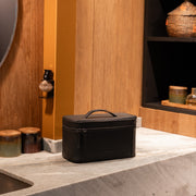 
Classic 100% Full-Grain leather Goods - Πίσω όψη με εφαρμογή στους ώμους & καθαρό στρίφωμα