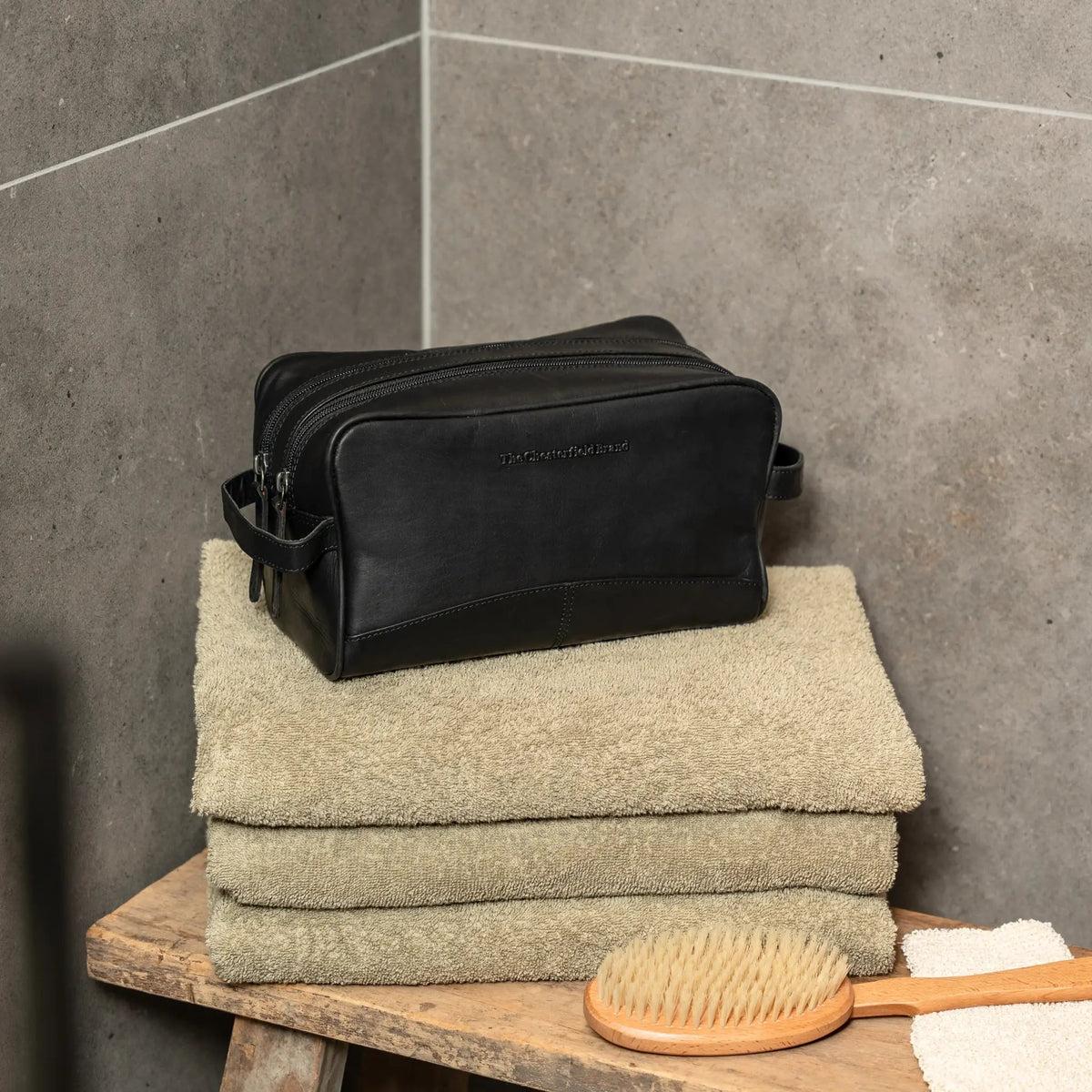 
Classic 100% Full-Grain leather Goods - Πίσω όψη με εφαρμογή στους ώμους & καθαρό στρίφωμα