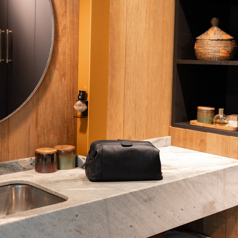 Vince Full-Grain Leather Toiletry Bag Γυναικείο