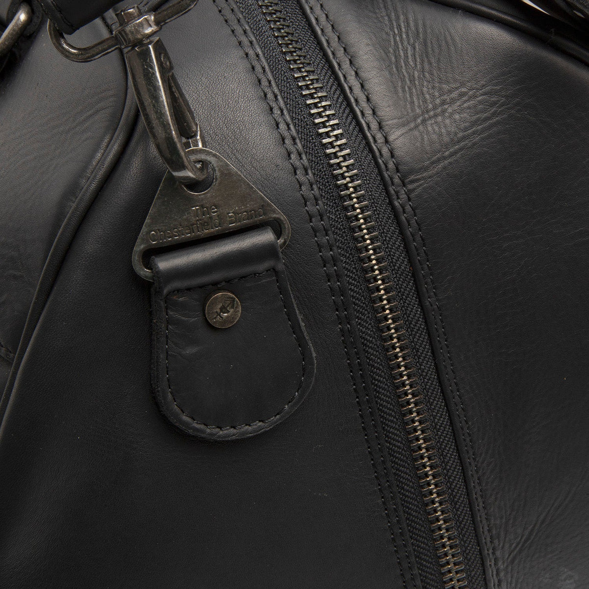 Volenza Full-Grain Leather Weekender Bag - Structured Side Profile Showing Gusset Depth &amp; Expansion Capacity