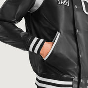
Εσωτερική επένδυση Showing Quilted Polyester Lining & Δύο λειτουργικές εσωτερικές τσέπες