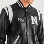 
Κοντινό πλάνο λεπτομέρειας of Varsity & Snap Button Hardware on Liberte New York Μαύρο Leather Varsity Δερμάτινο Μπουφάν Ανδρικό
