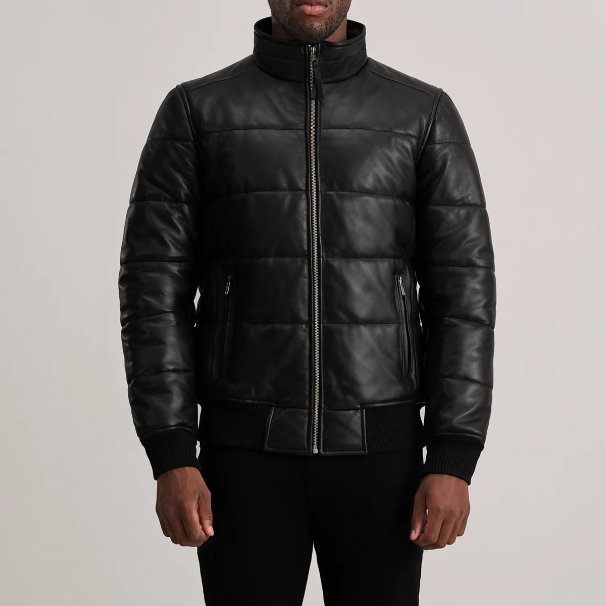 
Κοντινό πλάνο λεπτομέρειας of High neck & Zipper Hardware on Lucas Blue Leather Puffer Bomber Jacket