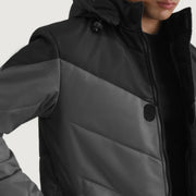
Εσωτερική επένδυση Showing Quilted Viscose Lining & Δύο λειτουργικές εσωτερικές τσέπες