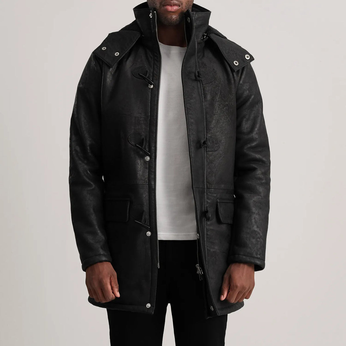 
Nolan Black Snuffed Leather Duffle Coat in Distressed Black Sheepskin Snuffed - Μπροστινή όψη & εφαρμοστή σιλουέτα | Αγορά online