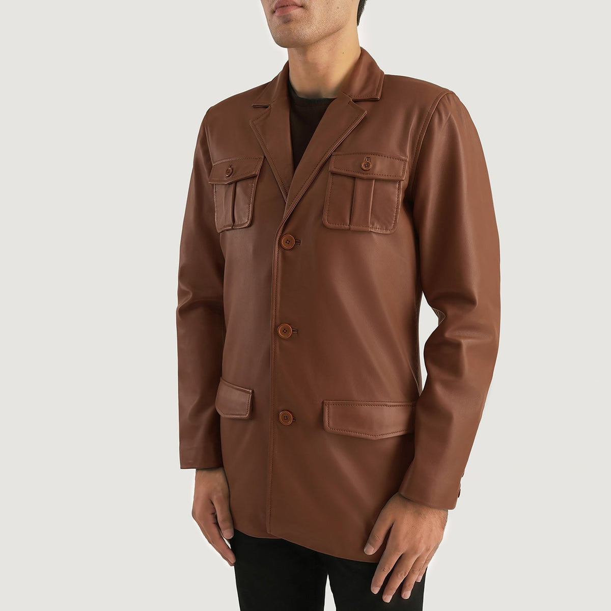 
Προοπτική εφαρμογής σε μοντέλο:  Ray Cutler Black Leather Blazer σε μοντέλο με φυσικό φωτισμό ημέρας