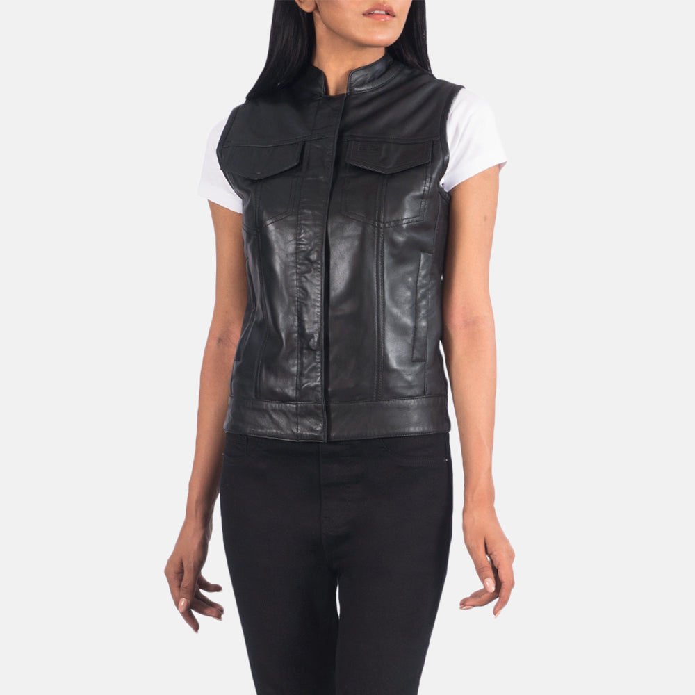 
Κοντινό πλάνο λεπτομέρειας of Band & Zipper Hardware on Rayne Moto Μαύρο Δερμάτινο Γιλέκο Γυναικείο