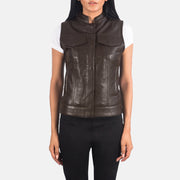 
Κοντινό πλάνο λεπτομέρειας of Band & Zipper with Button Flap Hardware on Rayne Moto Καφέ Δερμάτινο Γιλέκο Γυναικείο