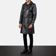 
Black Cowhide Leather Trench Coat - Πίσω όψη με εφαρμογή στους ώμους & καθαρό στρίφωμα