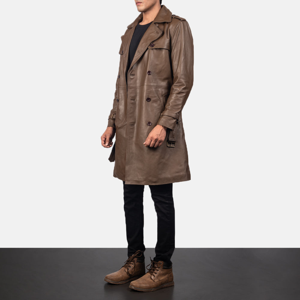 
Mocha Brown Calfskin Leather Trench Coat - Πίσω όψη με εφαρμογή στους ώμους & καθαρό στρίφωμα