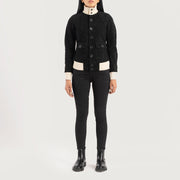 
Sasha A1 Black Suede Bomber Jacket - Πλαϊνή όψη που αναδεικνύει το κόψιμο των μανικιών