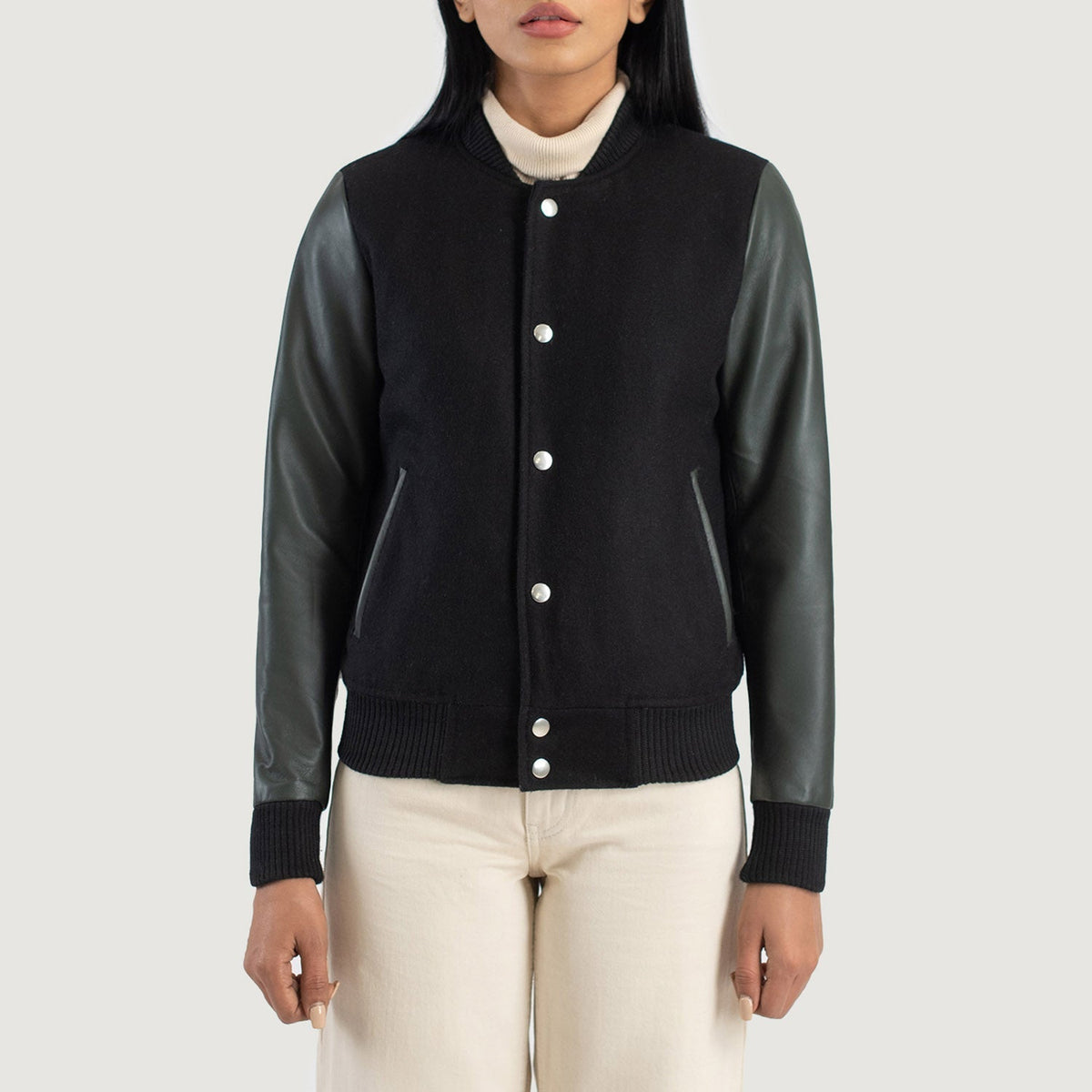 
Κοντινό πλάνο λεπτομέρειας of Varsity & Snap Buttons Hardware on Savant Green Hybrid Varsity Jacket
