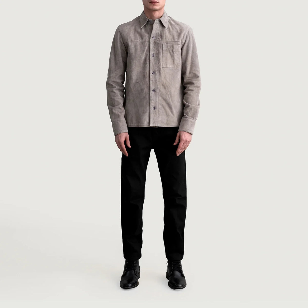 
Κοντινό πλάνο λεπτομέρειας of Shirt & Buttons Hardware on Scout Grey Suede Leather Shirt Ανδρικό Ανδρικό