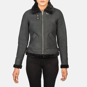 
Κοντινό πλάνο λεπτομέρειας of Buckled Collar & Zipper Hardware on Sherilyn B-3 Distressed Black Leather Bomber Jacket