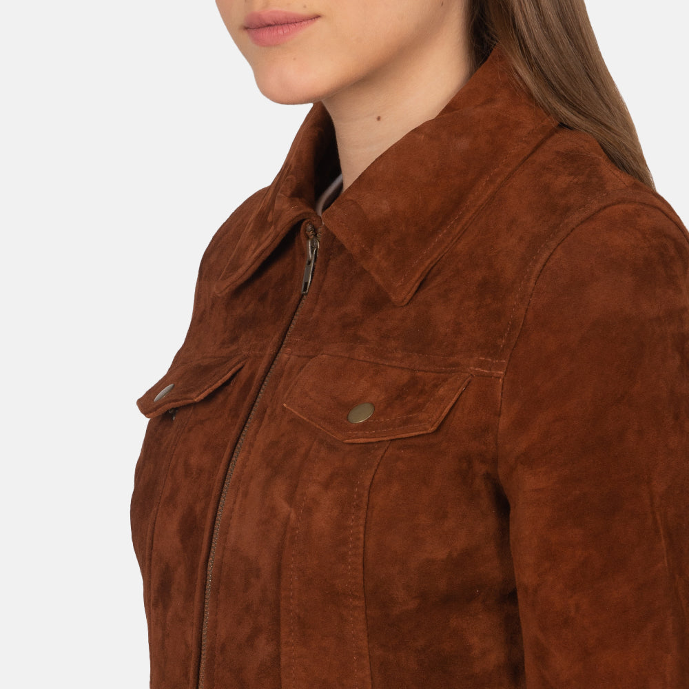 
Suzy Brown Suede Trucker Jacket - Πλαϊνή όψη που αναδεικνύει το κόψιμο των μανικιών