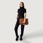 
Brown Full-Grain leather Goods - Πίσω όψη με εφαρμογή στους ώμους & καθαρό στρίφωμα
