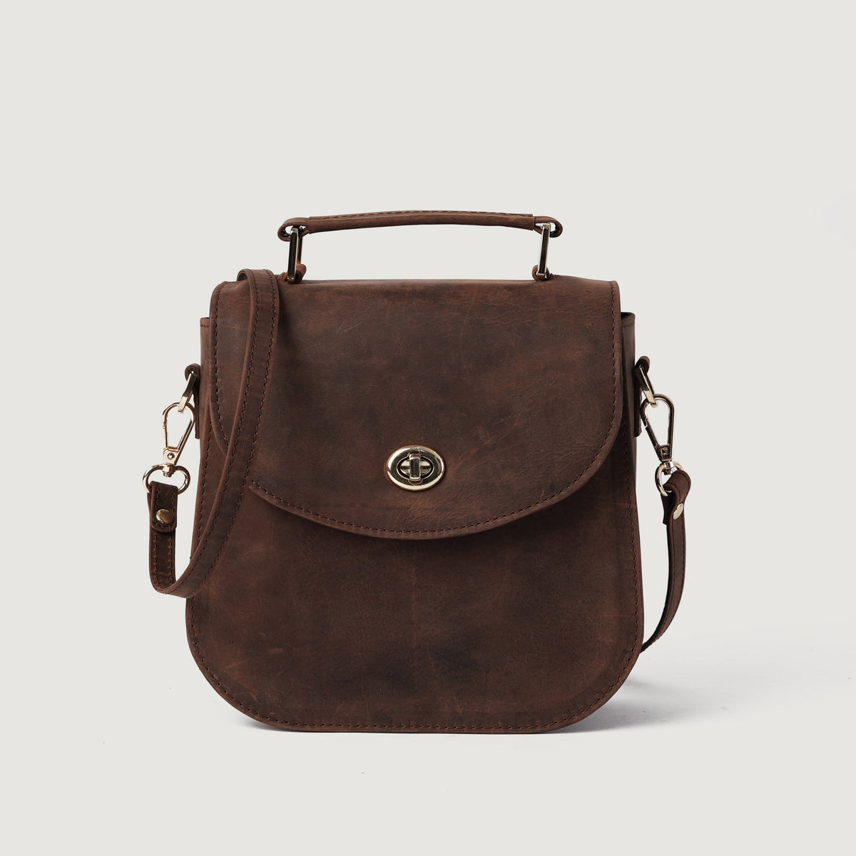 
The Sandra Vintage Distressed Brown Leather Saddle Bag For Women in Distressed Brown Full-Grain Leather - Full Exterior Μπροστινή όψη & εφαρμοστή σιλουέτα | Αγορά online