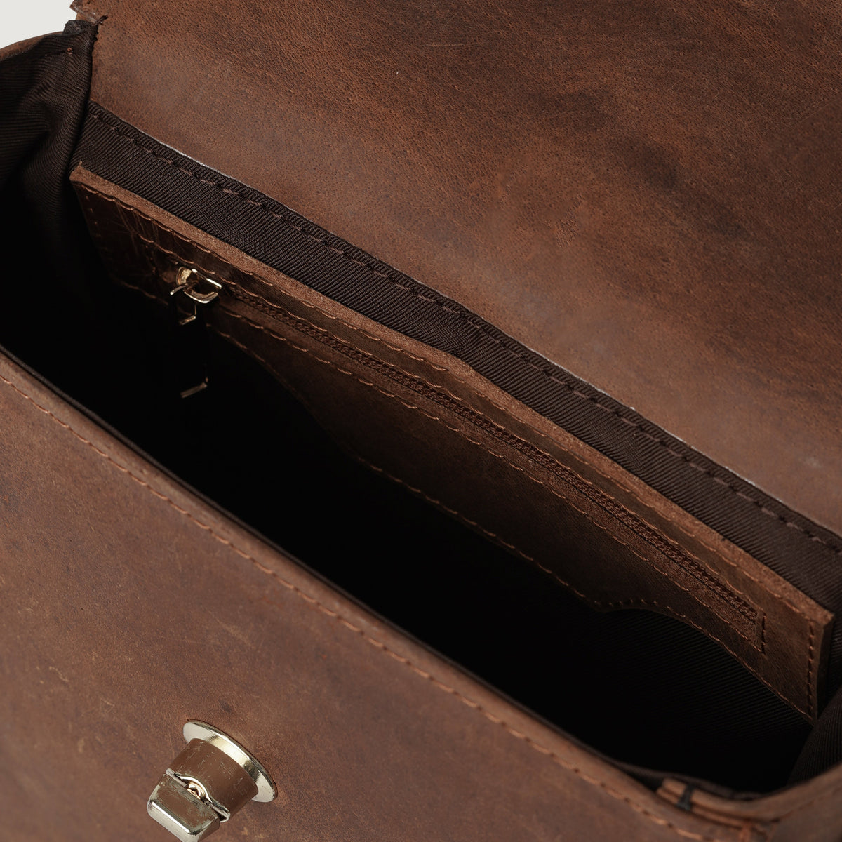 
Everyday Carry Perspective Showing Ergonomic Grab Handle & Strap Comfort