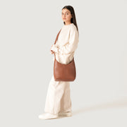 
Brown Full-Grain leather Goods - Πίσω όψη με εφαρμογή στους ώμους & καθαρό στρίφωμα