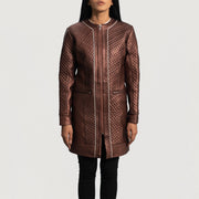 
Κοντινό πλάνο λεπτομέρειας of Classic Collar & Zipper Hardware on Trudy Lane Καπιτονέ Μπορντό Δερμάτινο Παλτό Γυναικείο