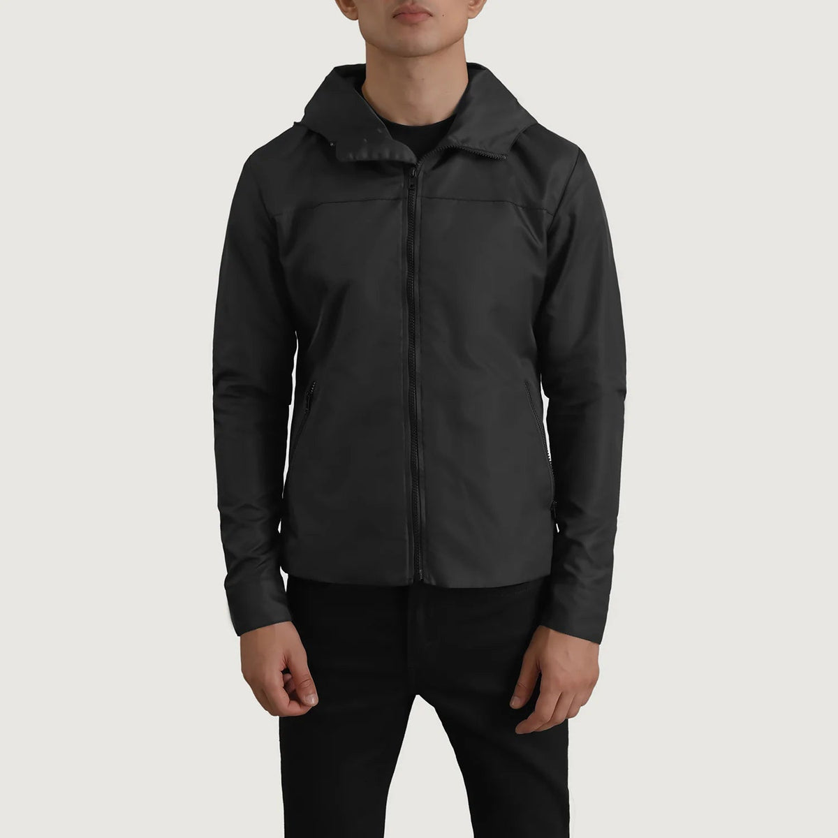 
Κοντινό πλάνο λεπτομέρειας of Classic Collar & Zipper With Inside Wind Flap. Hardware on Wesley Μαύρο Hooded Windbreaker Δερμάτινο Μπουφάν Ανδρικό