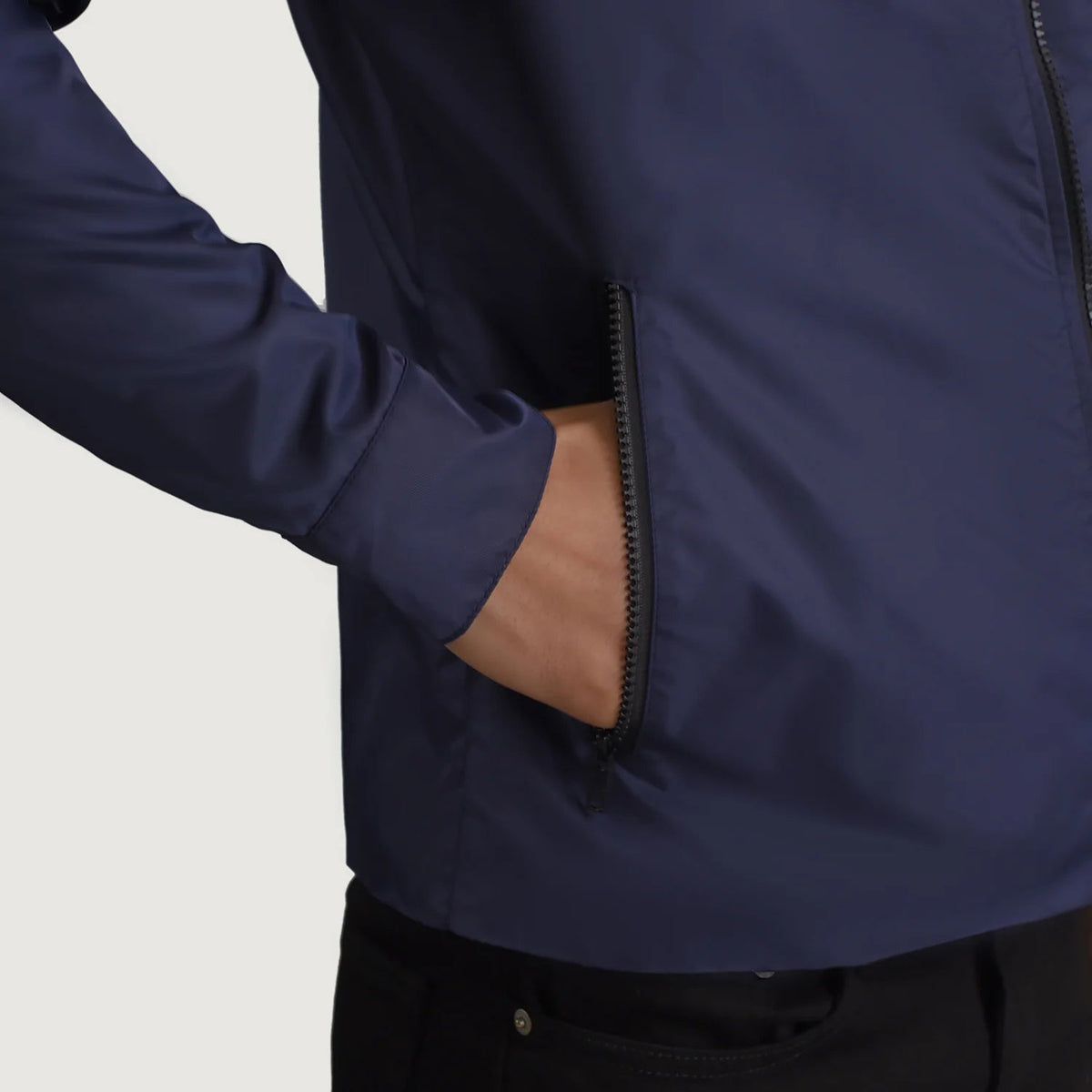 
Εσωτερική επένδυση Showing Quilted Viscose Lining & Δύο λειτουργικές εσωτερικές τσέπες
