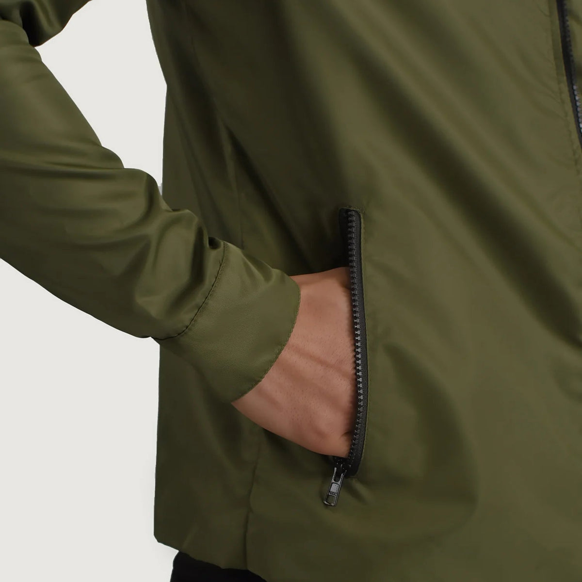 
Εσωτερική επένδυση Showing Quilted Viscose Lining & Δύο λειτουργικές εσωτερικές τσέπες