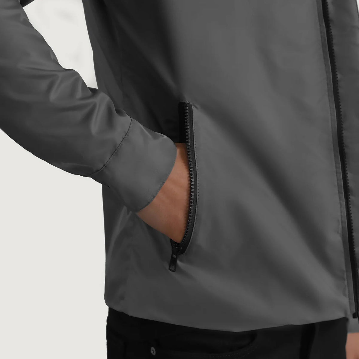 
Εσωτερική επένδυση Showing Quilted Viscose Lining & Δύο λειτουργικές εσωτερικές τσέπες